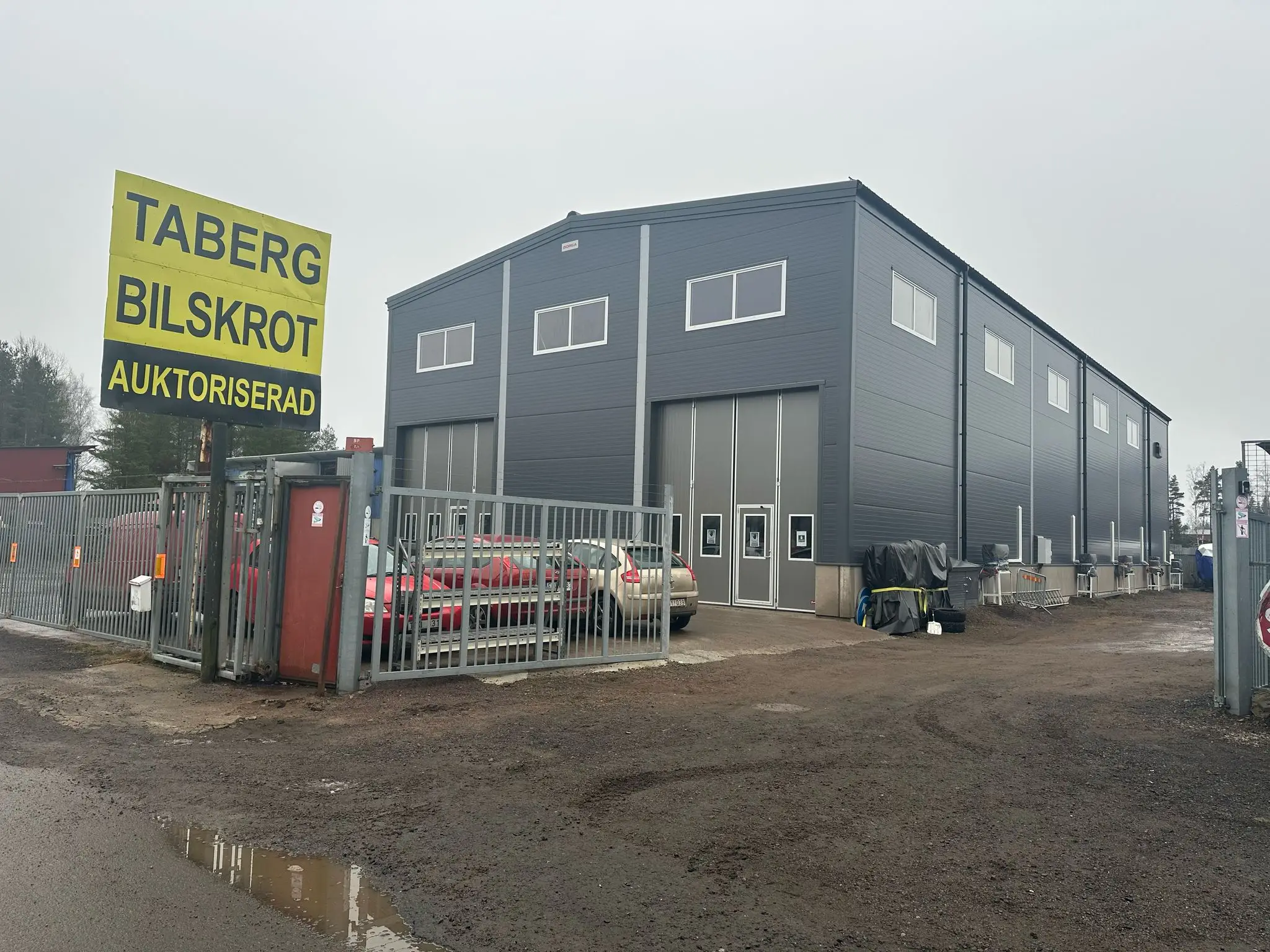 Tabergs Bilskrots verkstad och kontorsentré